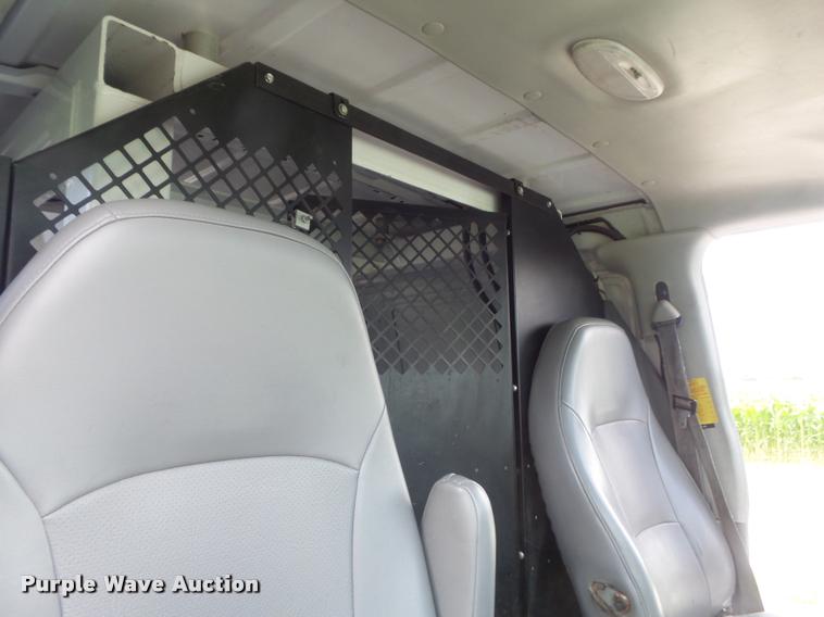 image for item K7595 2004 Ford E350 Super Duty van with bucket lift