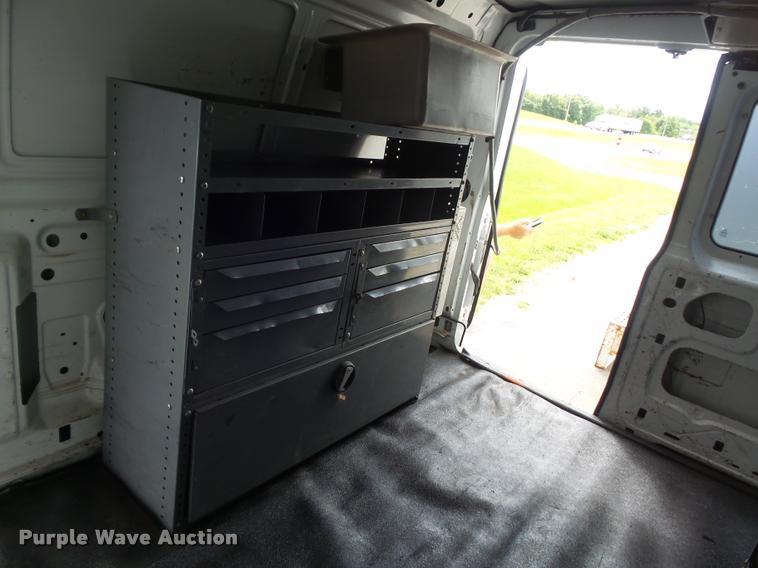 image for item K7595 2004 Ford E350 Super Duty van with bucket lift