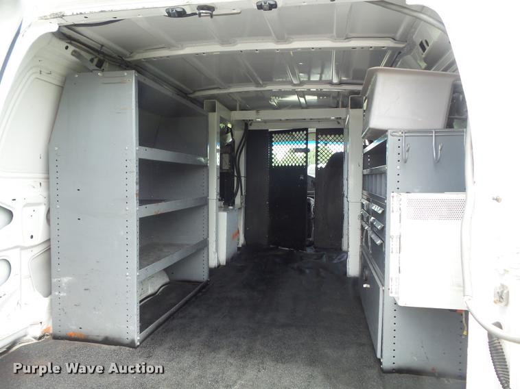 image for item K7595 2004 Ford E350 Super Duty van with bucket lift