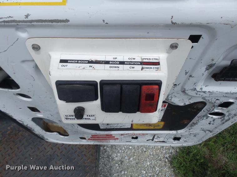 image for item K7595 2004 Ford E350 Super Duty van with bucket lift