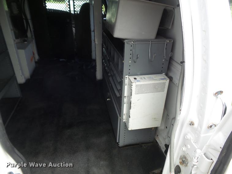 image for item K7595 2004 Ford E350 Super Duty van with bucket lift