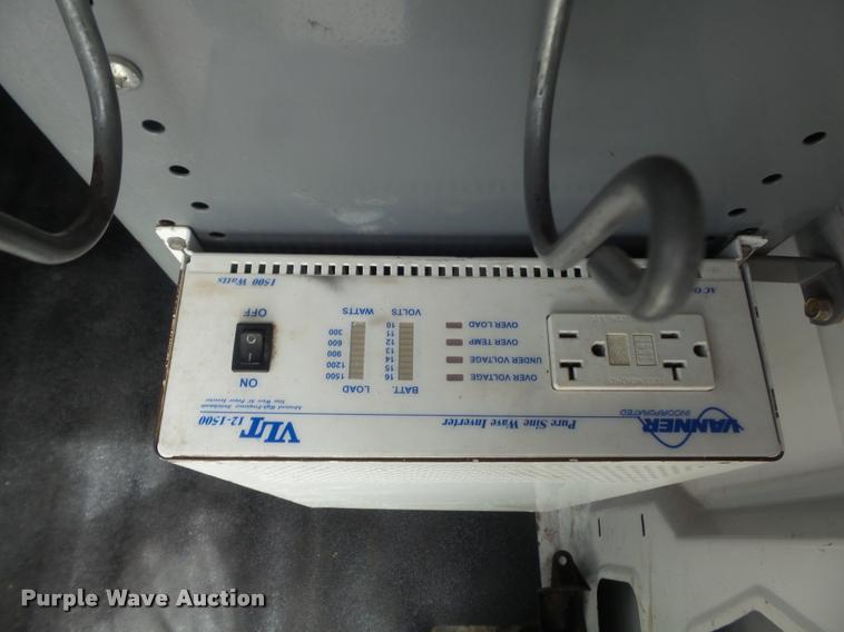 image for item K7595 2004 Ford E350 Super Duty van with bucket lift