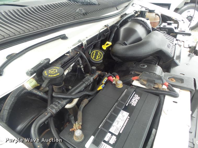 image for item K7595 2004 Ford E350 Super Duty van with bucket lift