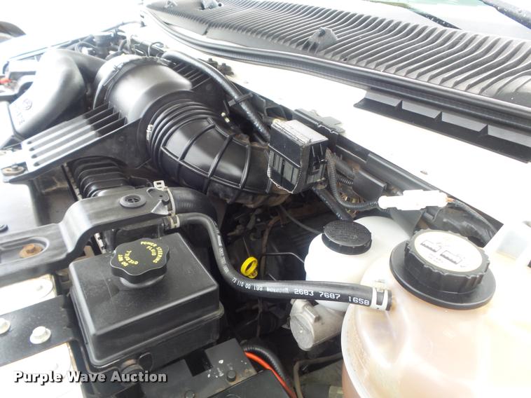 image for item K7595 2004 Ford E350 Super Duty van with bucket lift