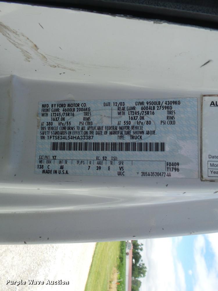 image for item K7595 2004 Ford E350 Super Duty van with bucket lift