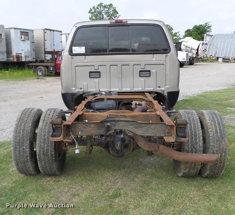 image for item L3135 2002 Ford F350 Super Duty Crew Cab pickup truck cab and chassis