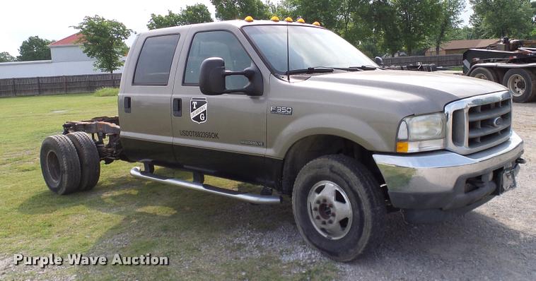 image for item L3135 2002 Ford F350 Super Duty Crew Cab pickup truck cab and chassis