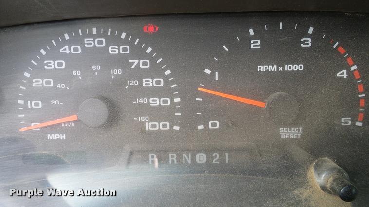 image for item L3135 2002 Ford F350 Super Duty Crew Cab pickup truck cab and chassis