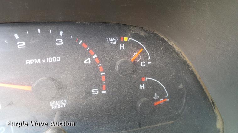 image for item L3135 2002 Ford F350 Super Duty Crew Cab pickup truck cab and chassis