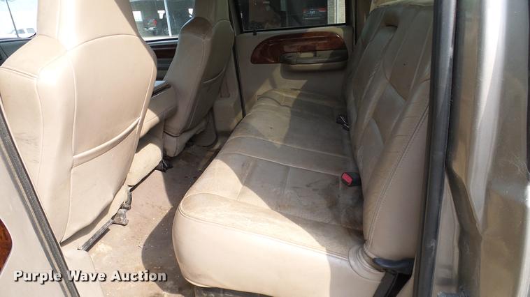 image for item L3135 2002 Ford F350 Super Duty Crew Cab pickup truck cab and chassis