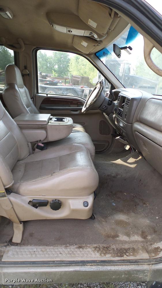 image for item L3135 2002 Ford F350 Super Duty Crew Cab pickup truck cab and chassis