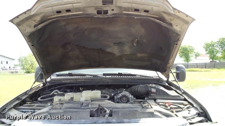 image for item L3135 2002 Ford F350 Super Duty Crew Cab pickup truck cab and chassis