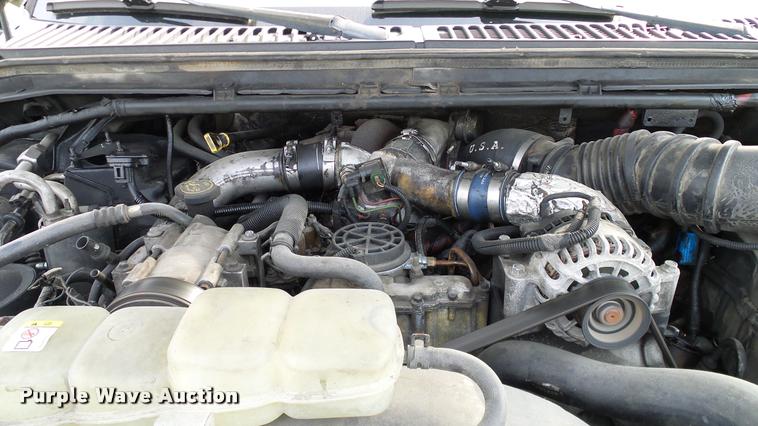 image for item L3135 2002 Ford F350 Super Duty Crew Cab pickup truck cab and chassis