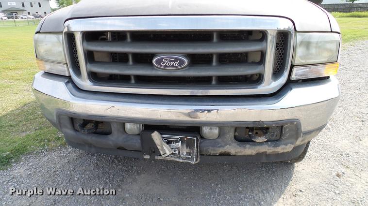 image for item L3135 2002 Ford F350 Super Duty Crew Cab pickup truck cab and chassis