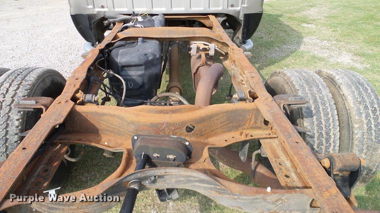 image for item L3135 2002 Ford F350 Super Duty Crew Cab pickup truck cab and chassis