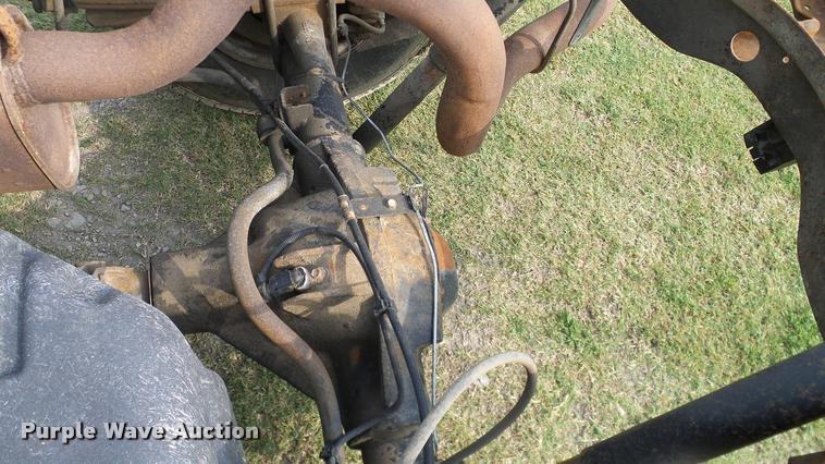 image for item L3135 2002 Ford F350 Super Duty Crew Cab pickup truck cab and chassis