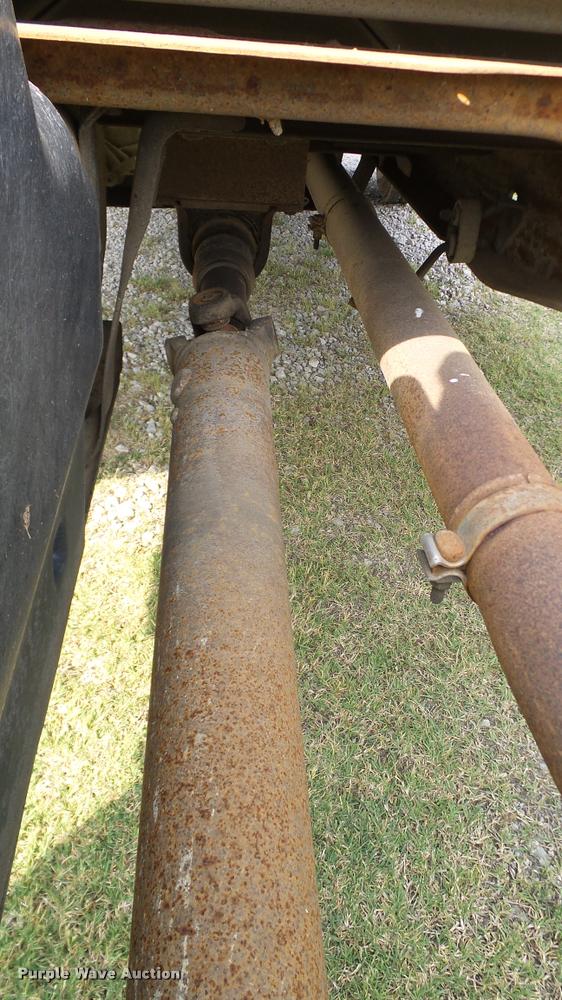 image for item L3135 2002 Ford F350 Super Duty Crew Cab pickup truck cab and chassis