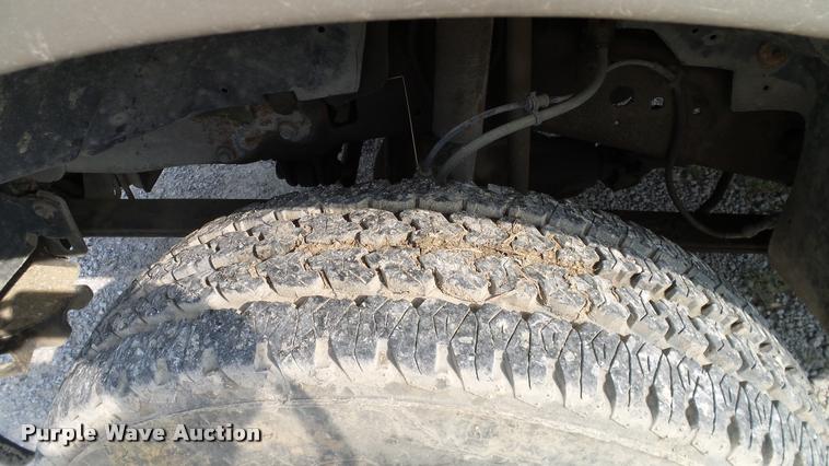 image for item L3135 2002 Ford F350 Super Duty Crew Cab pickup truck cab and chassis