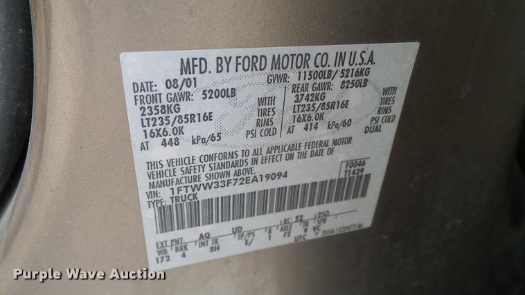 image for item L3135 2002 Ford F350 Super Duty Crew Cab pickup truck cab and chassis