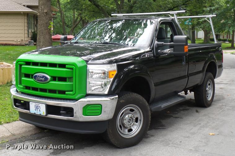 image for item L4722 2013 Ford F350 Super Duty pickup truck