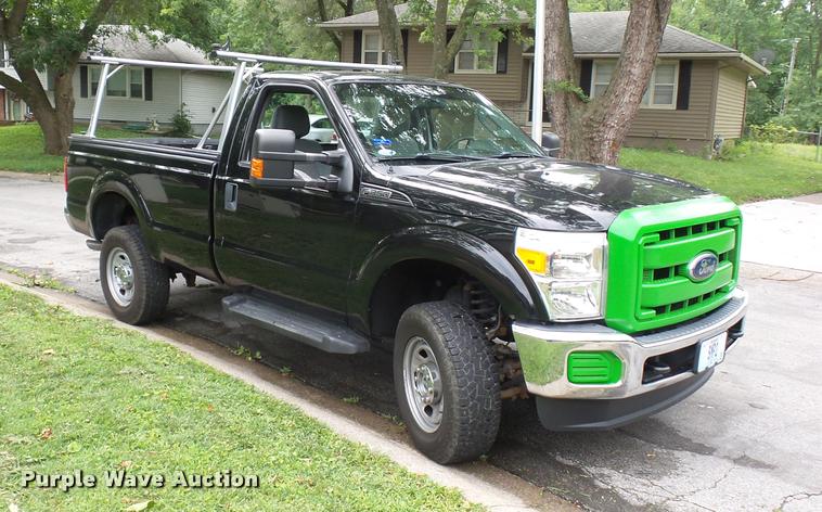 image for item L4722 2013 Ford F350 Super Duty pickup truck