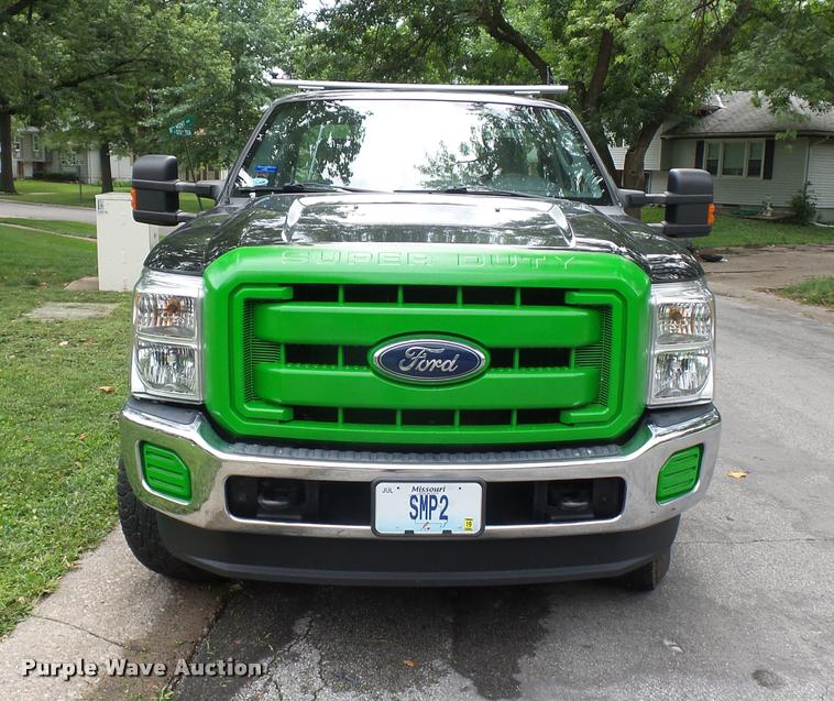 image for item L4722 2013 Ford F350 Super Duty pickup truck