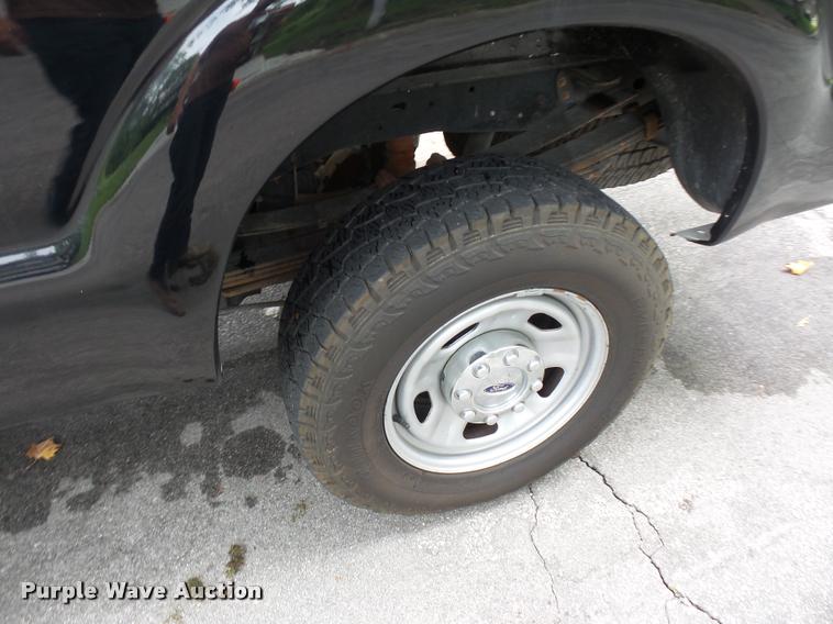 image for item L4722 2013 Ford F350 Super Duty pickup truck