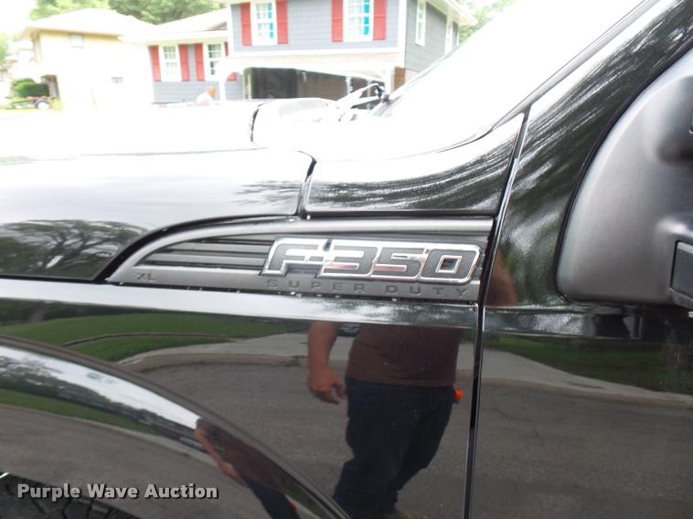 image for item L4722 2013 Ford F350 Super Duty pickup truck