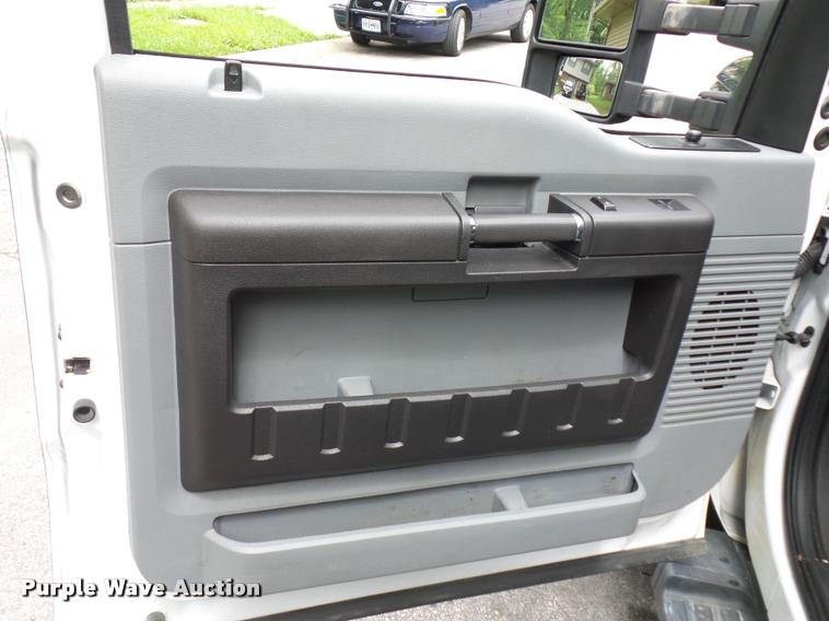 image for item L4722 2013 Ford F350 Super Duty pickup truck