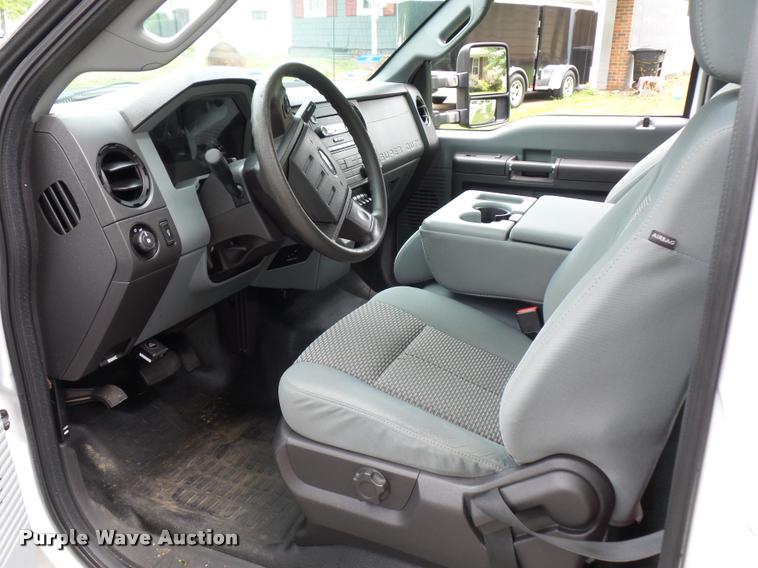 image for item L4722 2013 Ford F350 Super Duty pickup truck