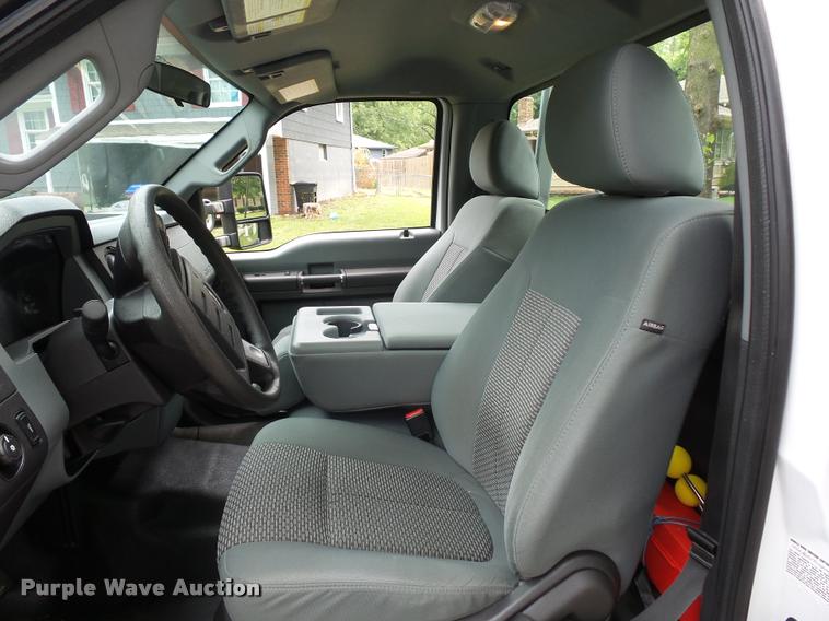 image for item L4722 2013 Ford F350 Super Duty pickup truck