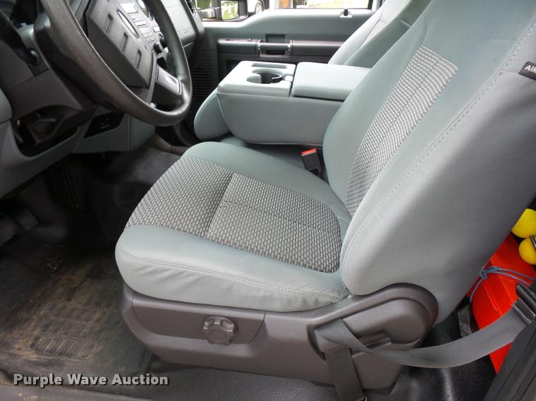 image for item L4722 2013 Ford F350 Super Duty pickup truck