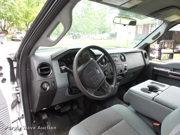 image for item L4722 2013 Ford F350 Super Duty pickup truck