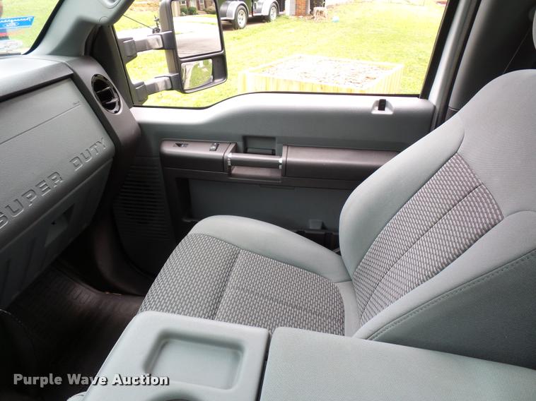 image for item L4722 2013 Ford F350 Super Duty pickup truck