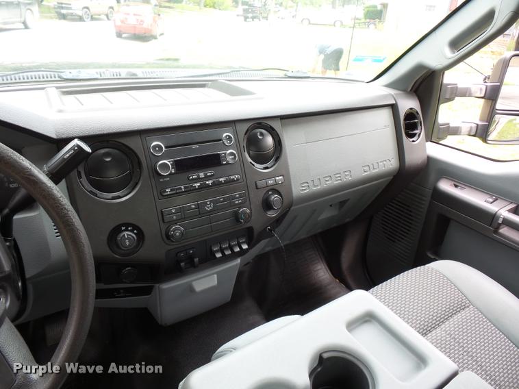 image for item L4722 2013 Ford F350 Super Duty pickup truck