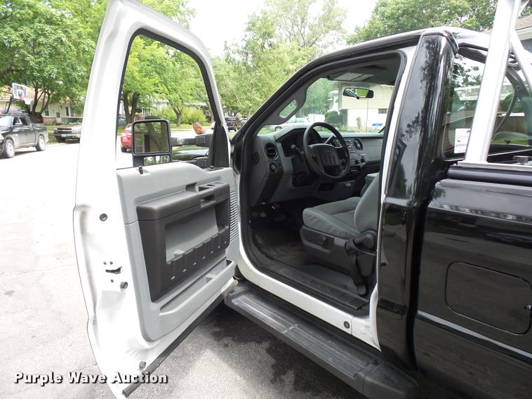 image for item L4722 2013 Ford F350 Super Duty pickup truck