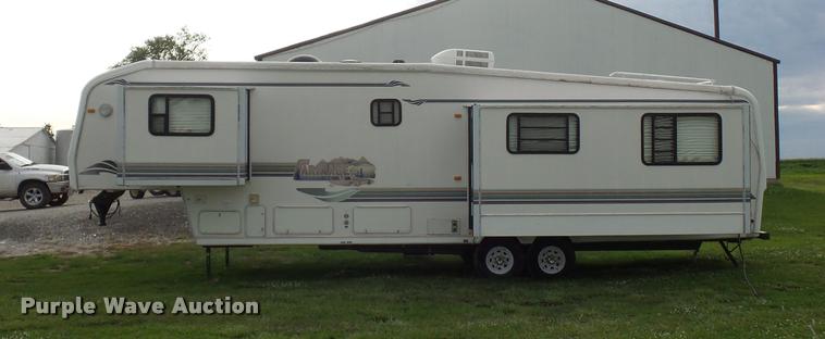 image for item L4724 1997 Carriage Lite series camper