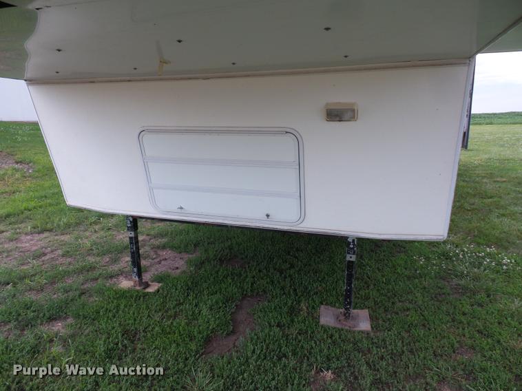 image for item L4724 1997 Carriage Lite series camper