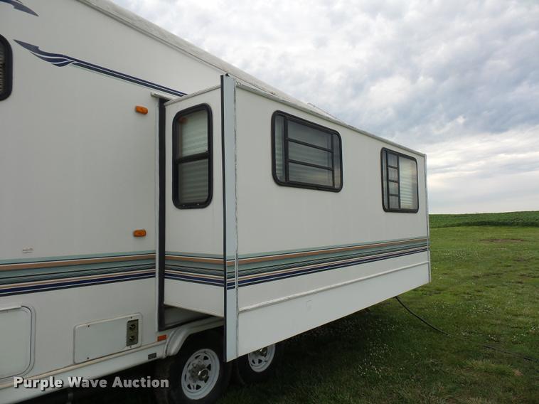 image for item L4724 1997 Carriage Lite series camper