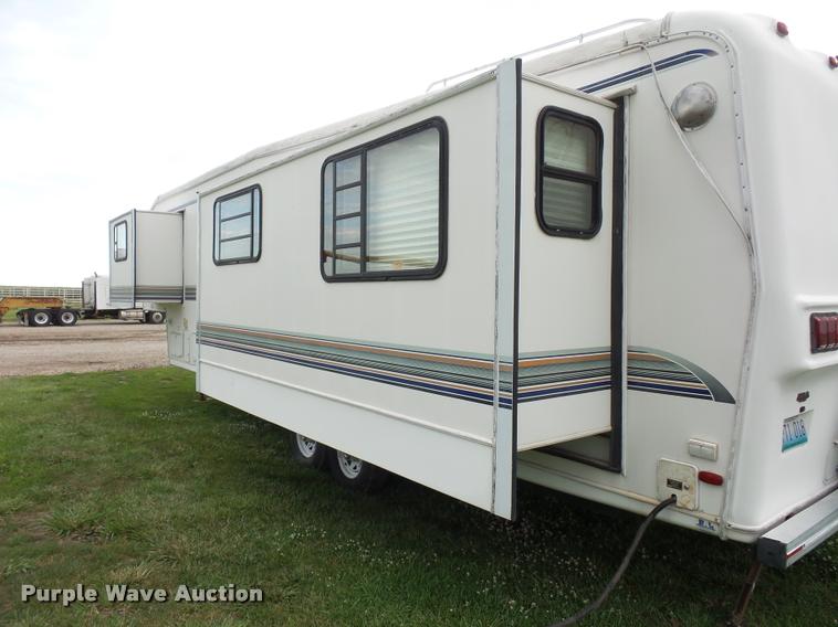 image for item L4724 1997 Carriage Lite series camper