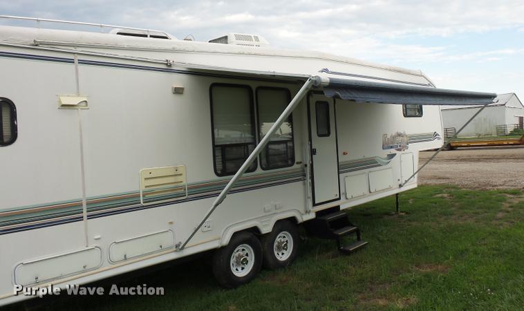 image for item L4724 1997 Carriage Lite series camper