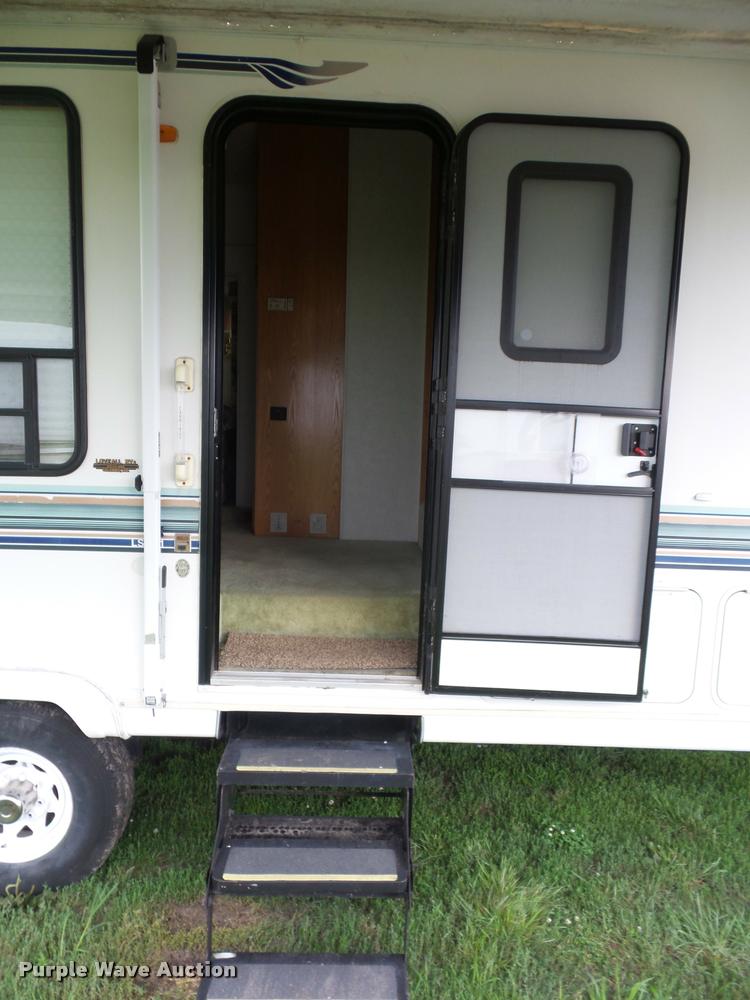 image for item L4724 1997 Carriage Lite series camper