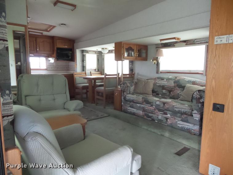 image for item L4724 1997 Carriage Lite series camper