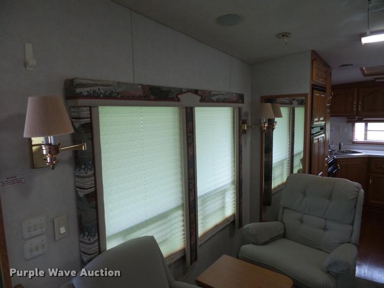 image for item L4724 1997 Carriage Lite series camper