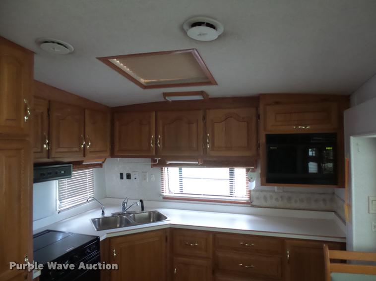 image for item L4724 1997 Carriage Lite series camper