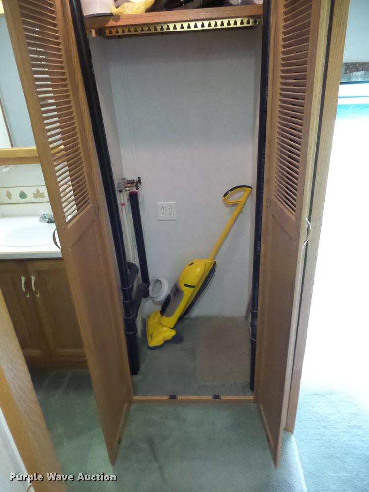 image for item L4724 1997 Carriage Lite series camper