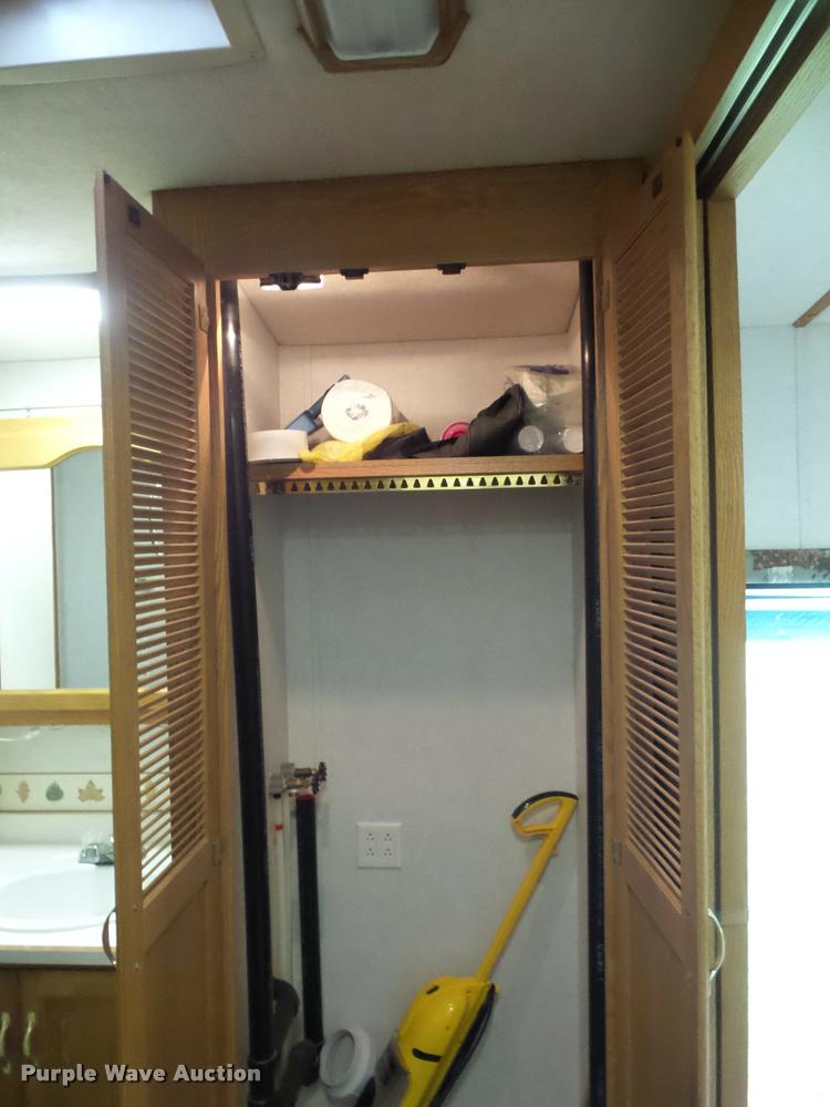 image for item L4724 1997 Carriage Lite series camper