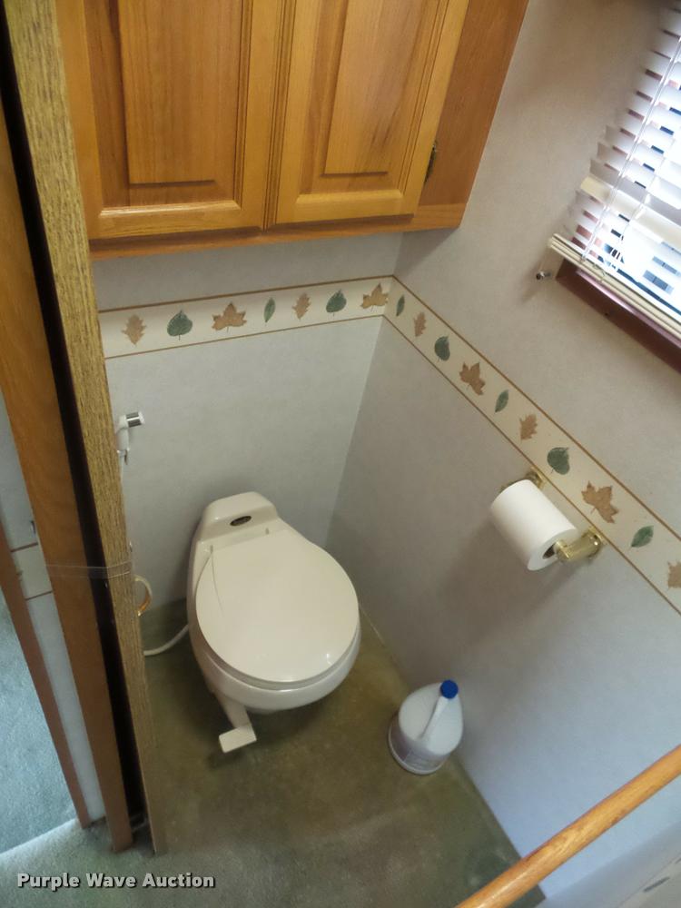 image for item L4724 1997 Carriage Lite series camper