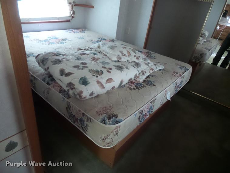 image for item L4724 1997 Carriage Lite series camper