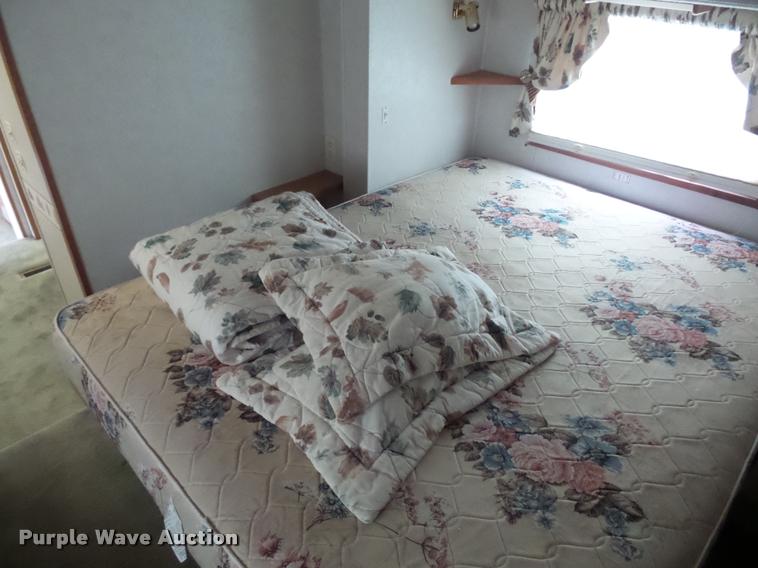 image for item L4724 1997 Carriage Lite series camper